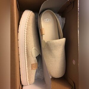 UGGS “Delu” Tan Canvas Slip On Casual Sneakers Size 7.5 * New•